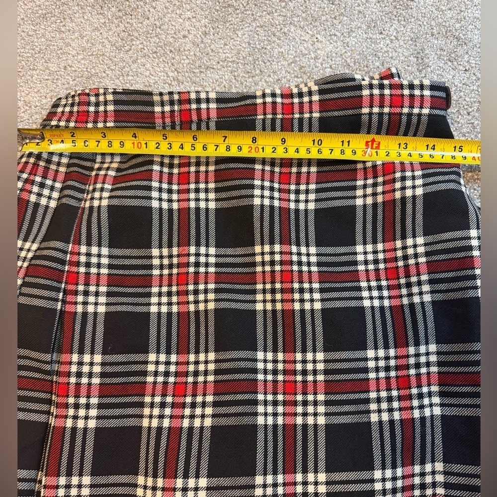 🍁 Classic Tartan Wool Pleated Skirt – Size 10 | Made in Canada - Picture 5 of 5